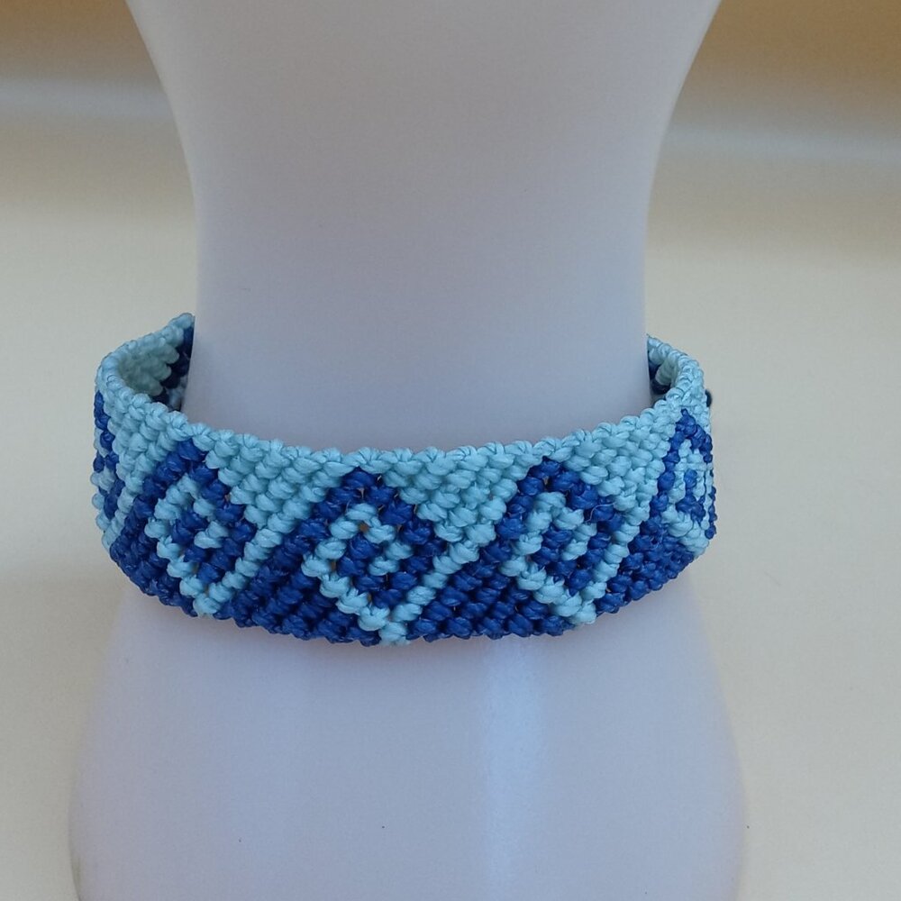 Unisex Woven Macramé Thread Bracelet with Labyrinth Designs, Handmade